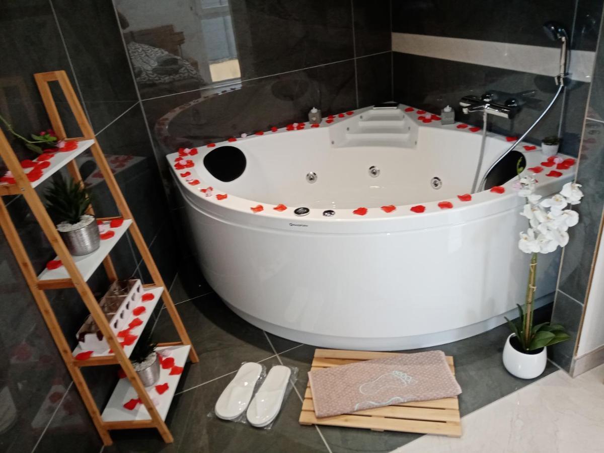 Jolie Maison, Balneo Lumino Therapie Et Terrasse 科尔马 外观 照片